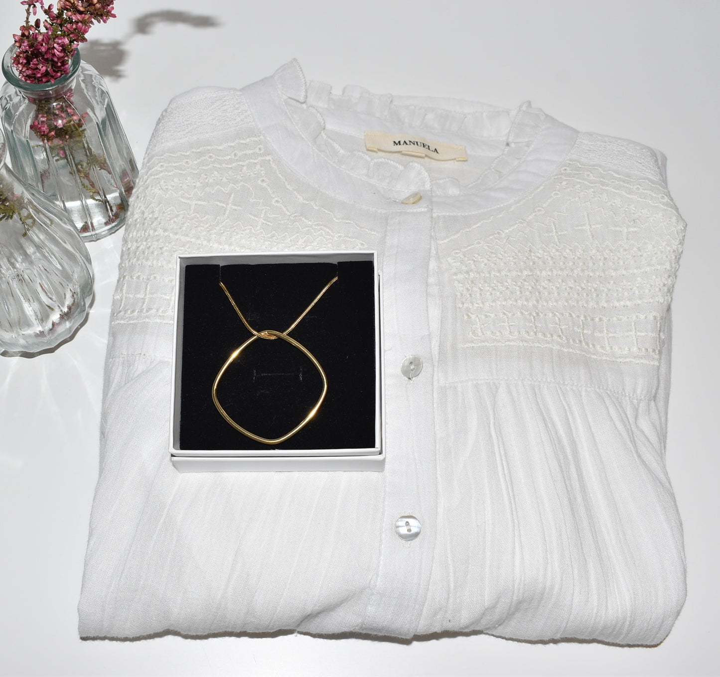 PACK BLUSA VENICE + COLGANTE DELPHINE DORADO