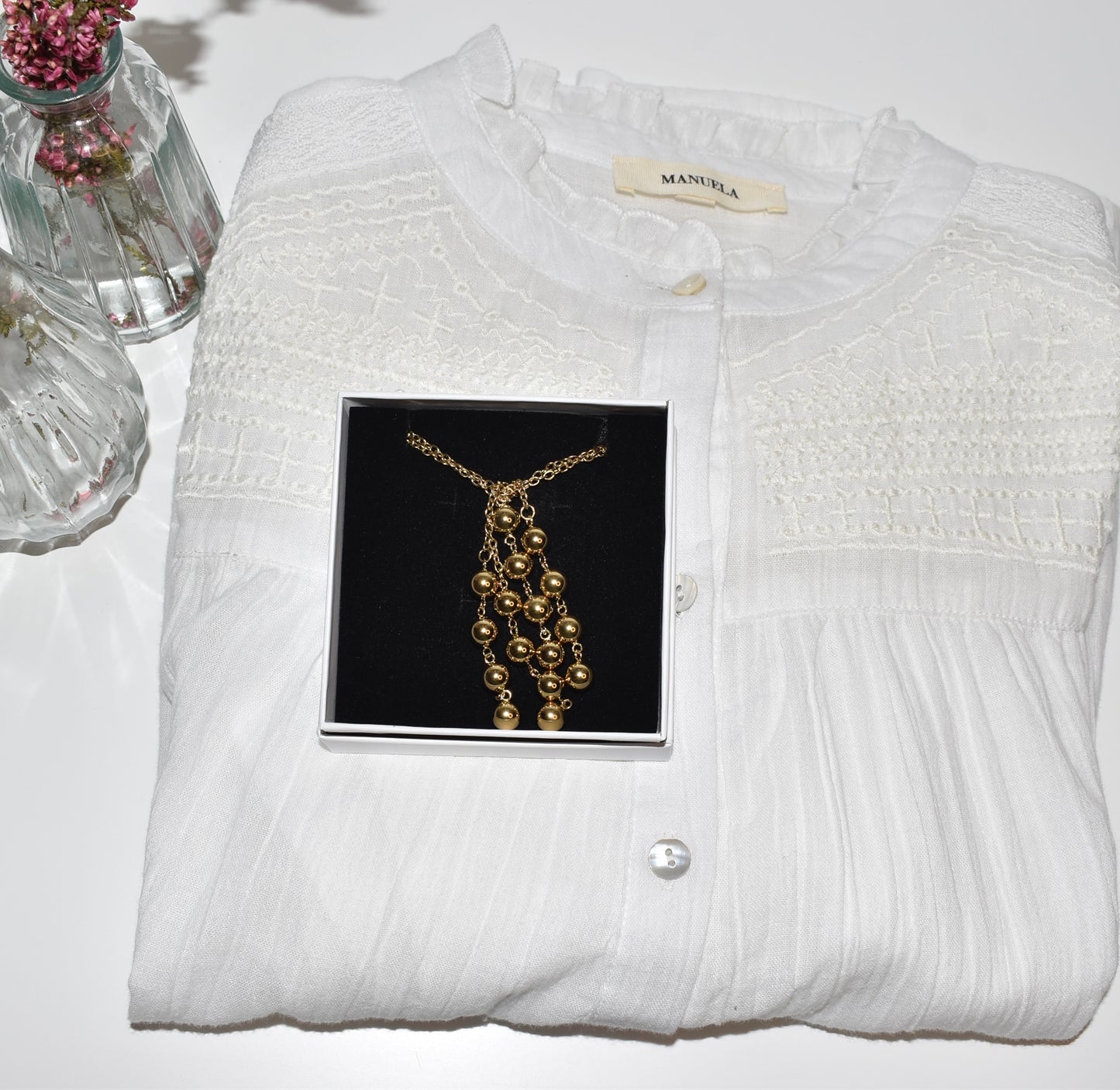 PACK BLUSA VENICE + COLGANTE MADONNA