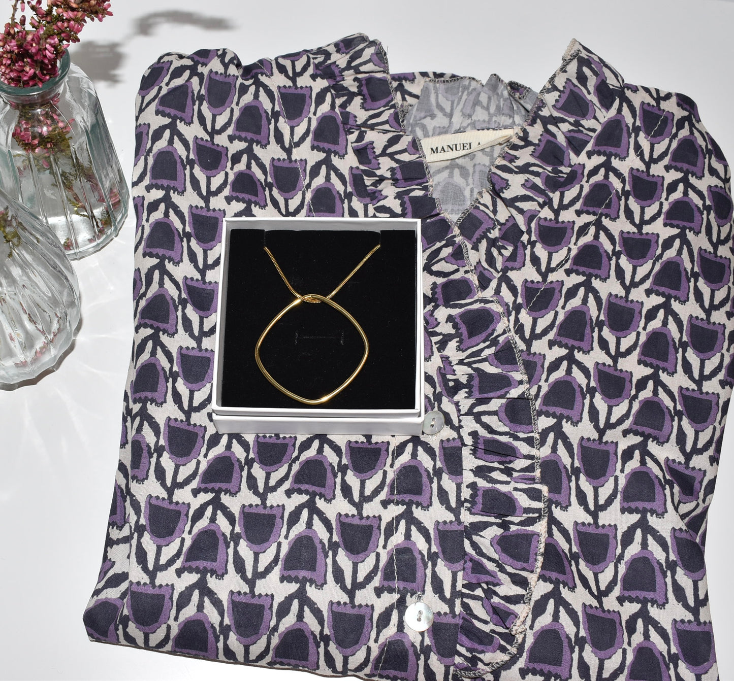 PACK BLUSA NORA + COLGANTE DELPHINE DORADO