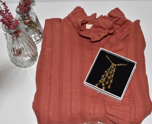 PACK BLUSA ARONA + COLGANTE MADONNA