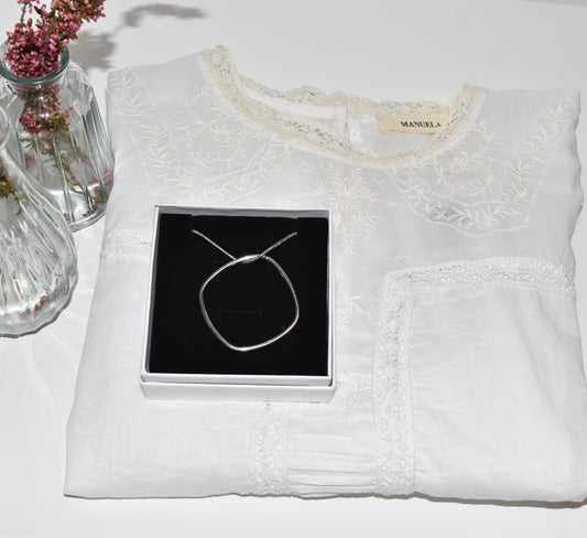 PACL BLUSA BOUQUET + COLGANTE DELPHINE PLATEADO