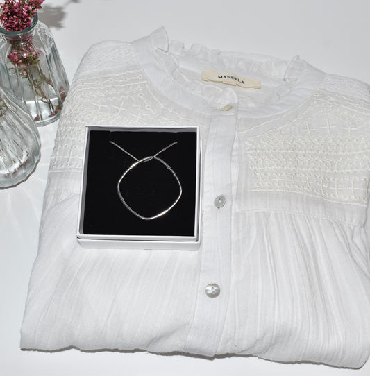 PACK BLUSA VENICE + COLGANTE DELPHINE PLATEADO
