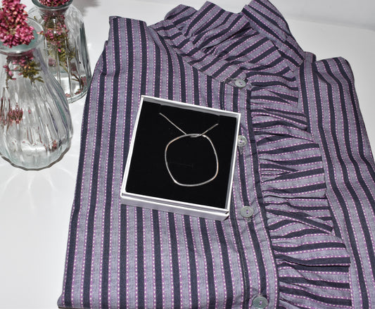 PACK BLUSA TELMA + COLGANTE DELPHINE PLATEADO
