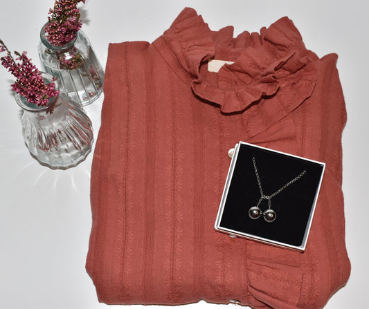 PACK BLUSA ARONA + COLGANTE CLAUDE